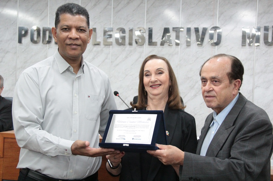 DIA DO COMERCIÁRIO | Comerciária Helena Cunha Mochida é homenageada pela Câmara Municipal e Sindicato de Lins